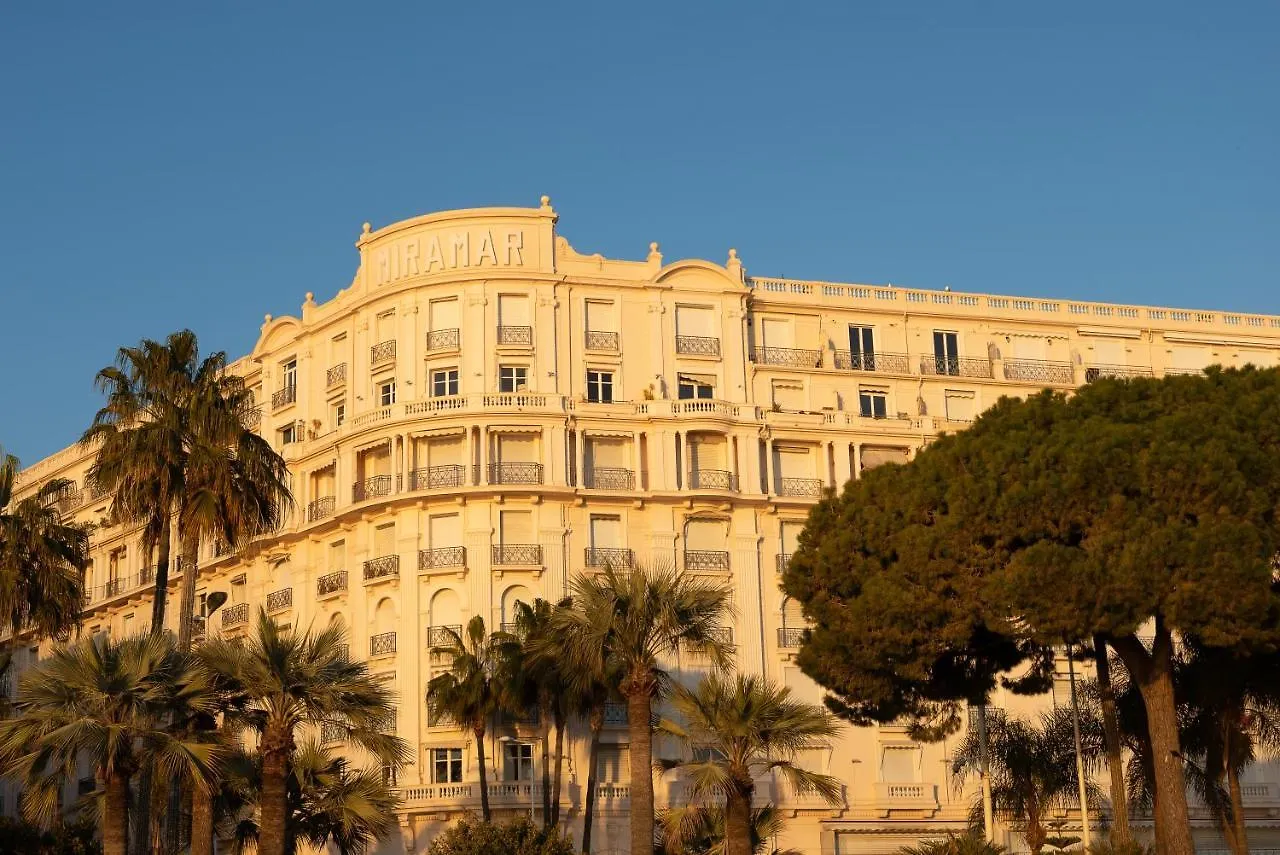 Croisette Vue Mer Laterale Cannes France