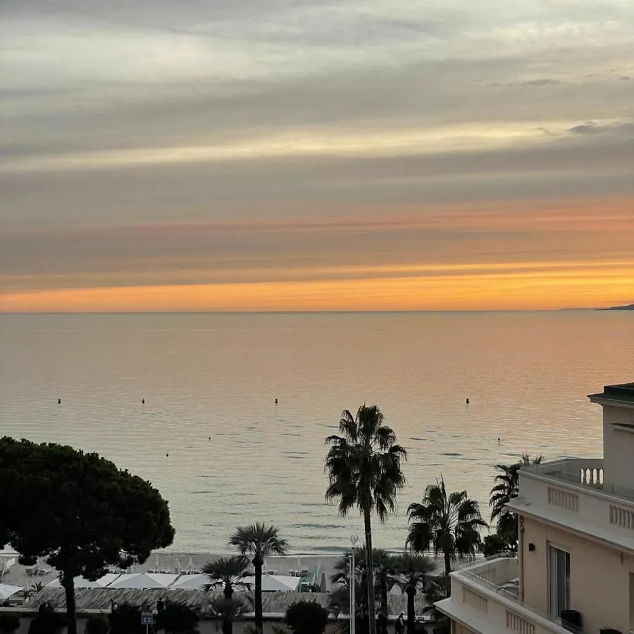 Appartement Croisette Vue Mer Laterale Cannes